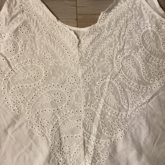 Lightweight cotton eyelet tank - Picture 2 of 2